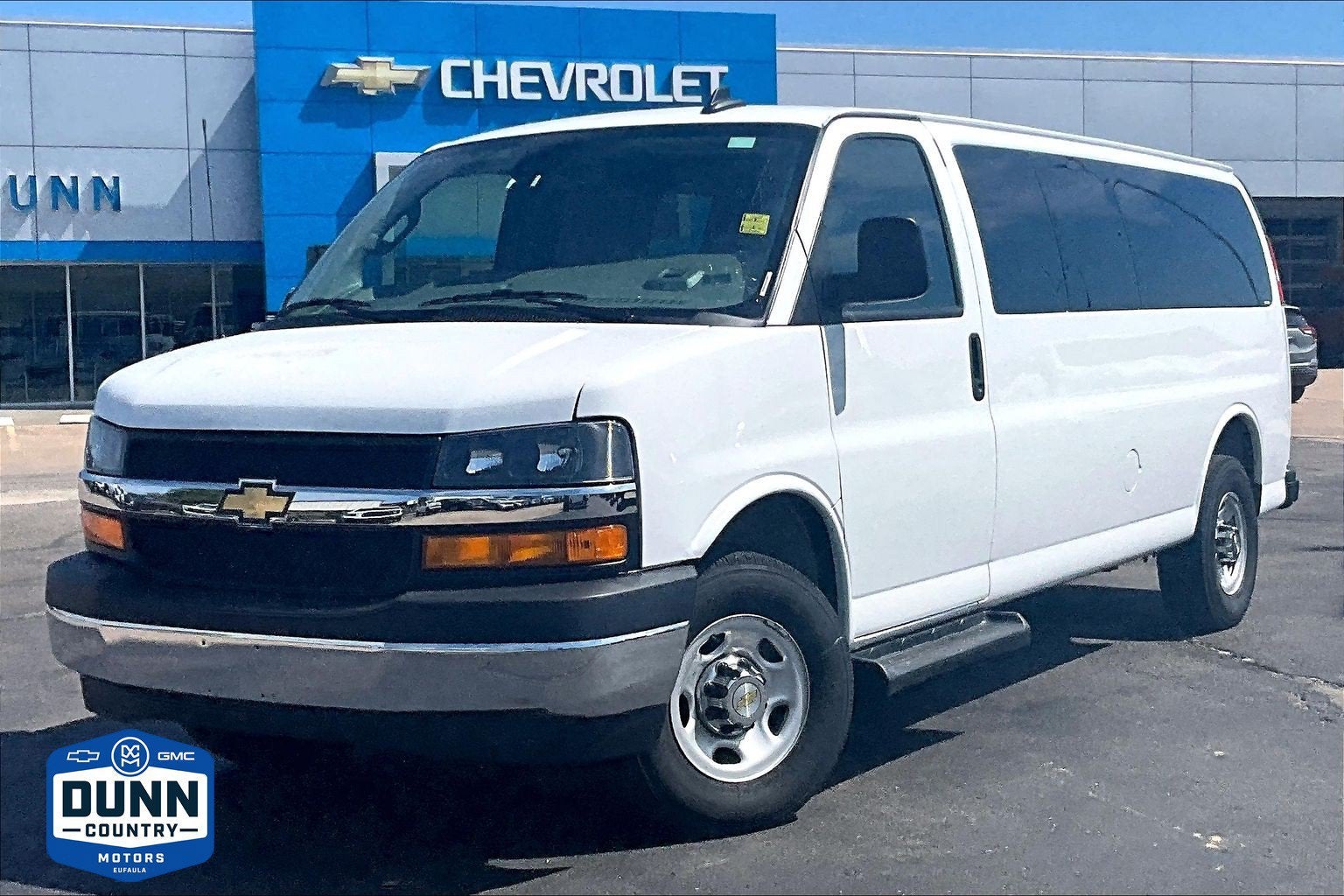 2025 Chevrolet Express Passenger 1LT