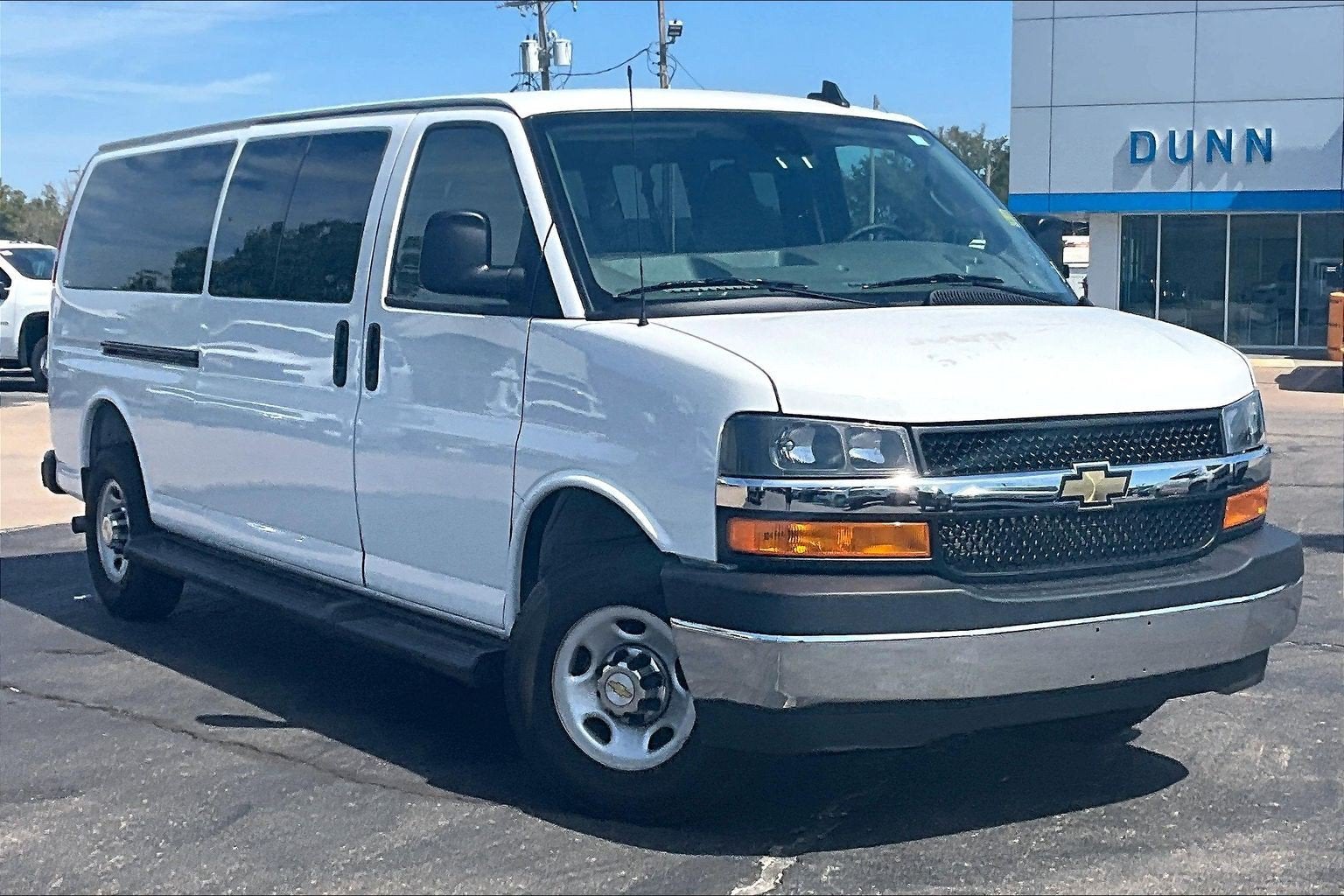 2025 Chevrolet Express Passenger 1LT