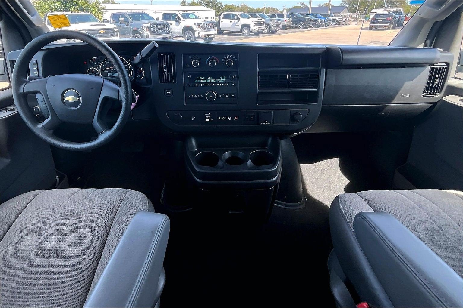 2025 Chevrolet Express Passenger 1LT