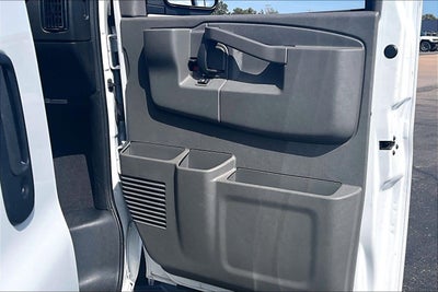 2025 Chevrolet Express Passenger 1LT