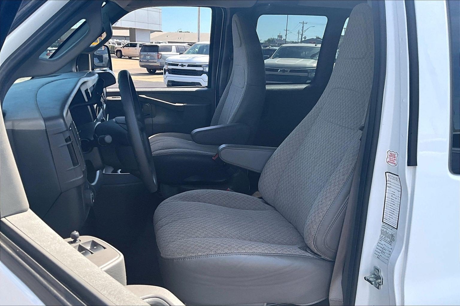 2025 Chevrolet Express Passenger 1LT