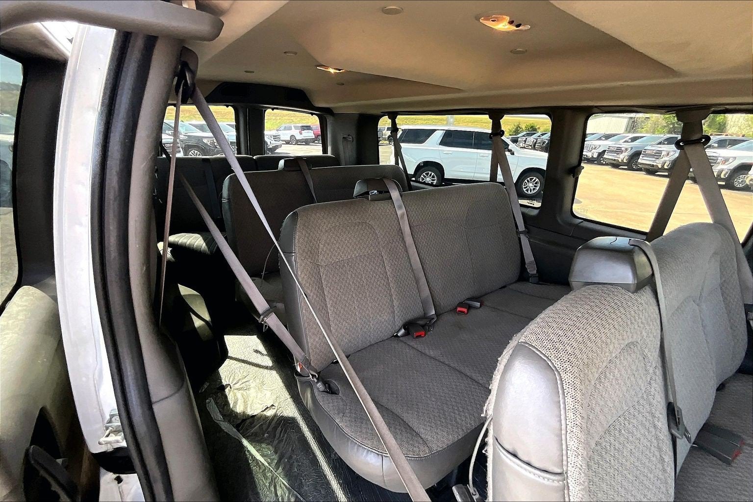 2025 Chevrolet Express Passenger 1LT
