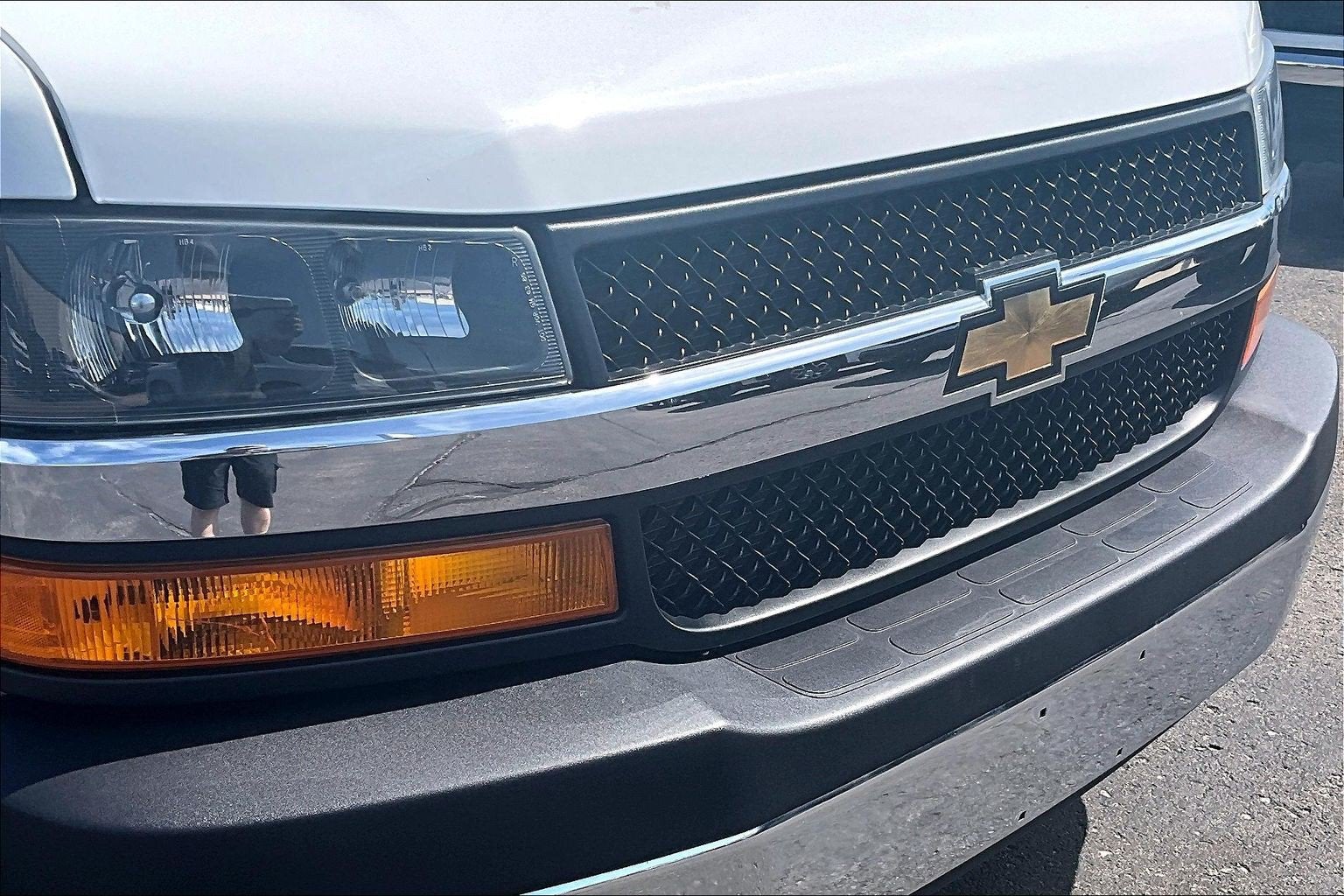2025 Chevrolet Express Passenger 1LT