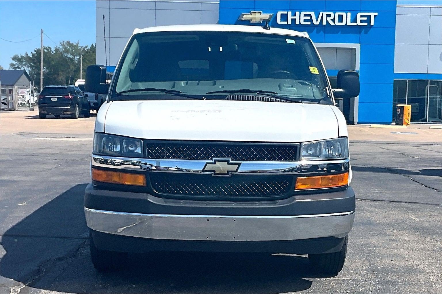 2025 Chevrolet Express Passenger 1LT