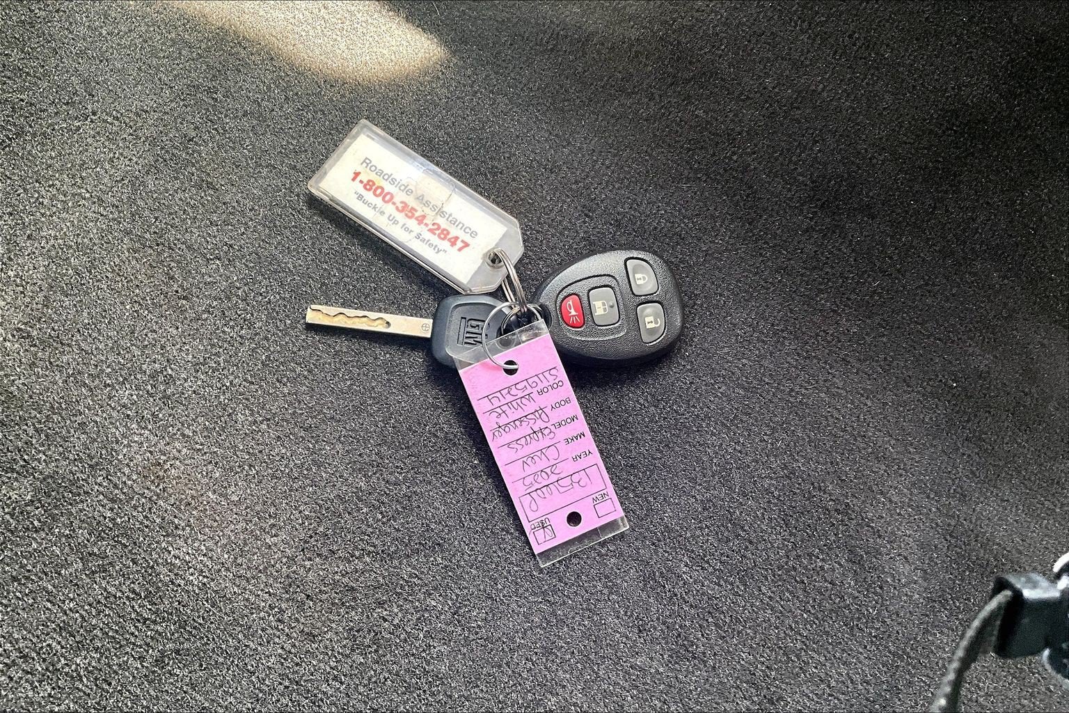 2025 Chevrolet Express Passenger 1LT