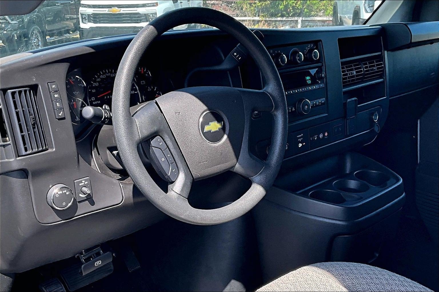 2025 Chevrolet Express Passenger 1LT