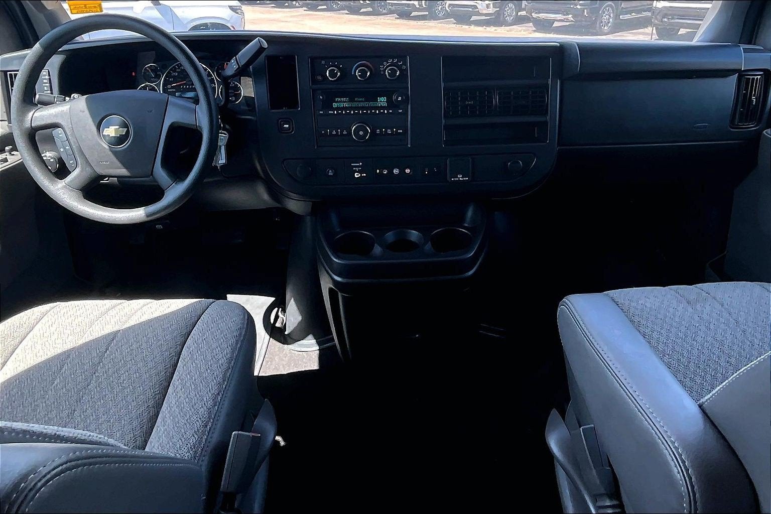 2025 Chevrolet Express Passenger 1LT