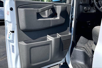 2025 Chevrolet Express Passenger 1LT