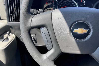 2025 Chevrolet Express Passenger 1LT