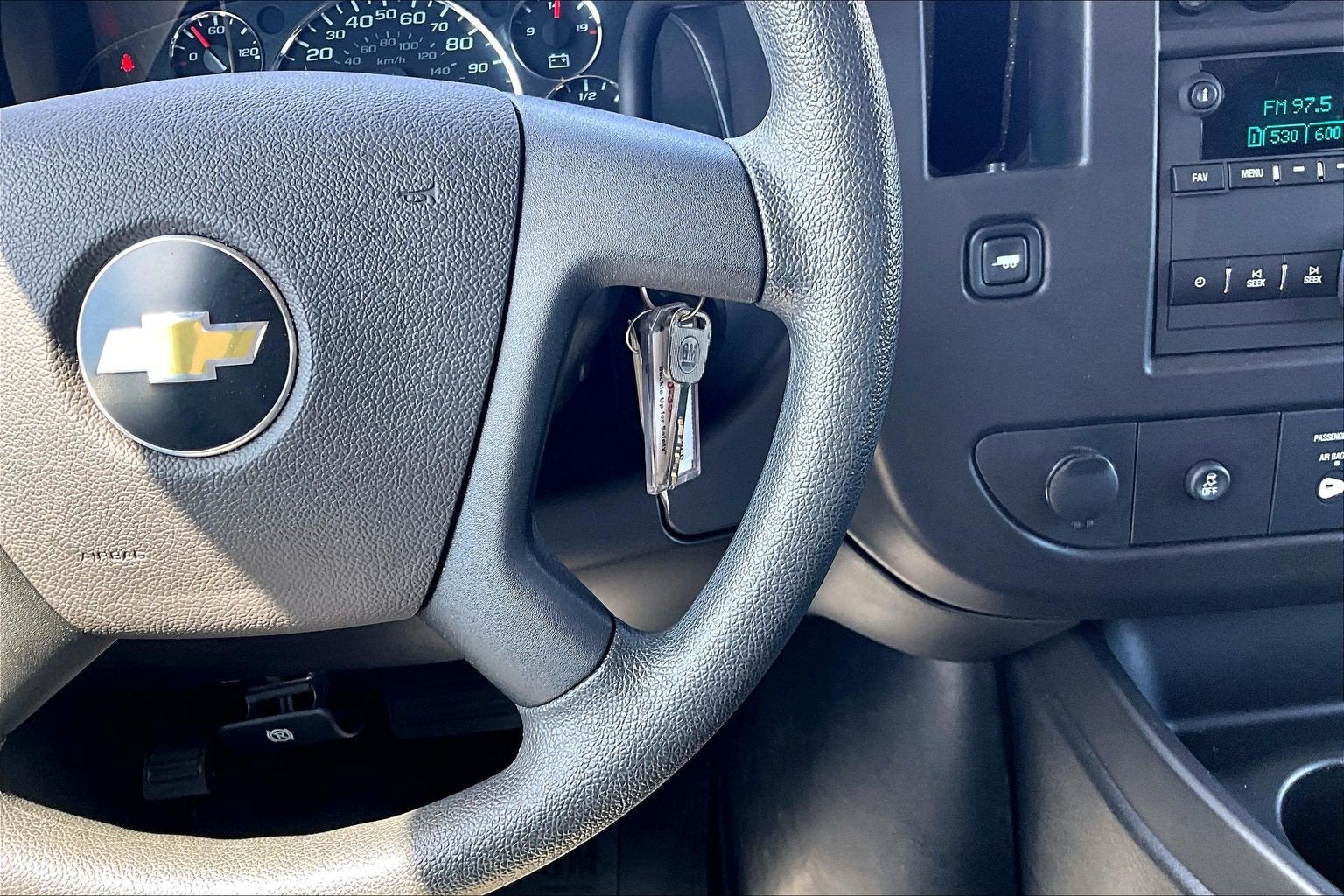 2025 Chevrolet Express Passenger 1LT