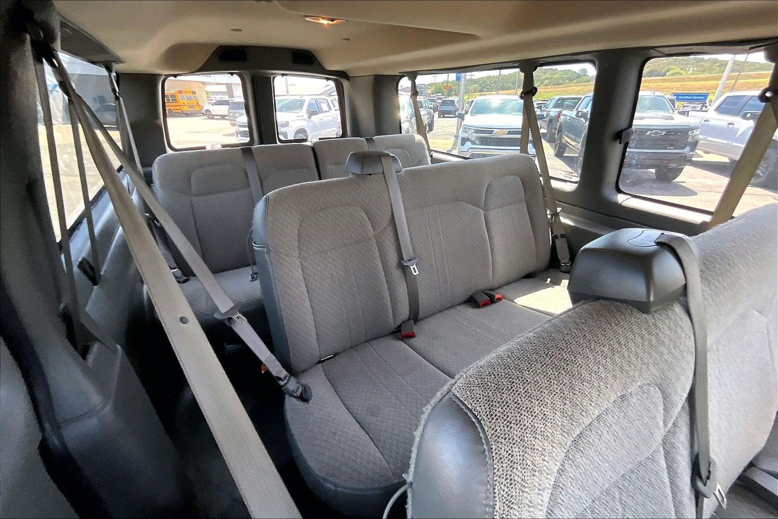 2025 Chevrolet Express Passenger 1LT