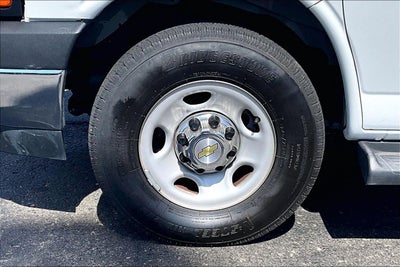 2025 Chevrolet Express Passenger 1LT