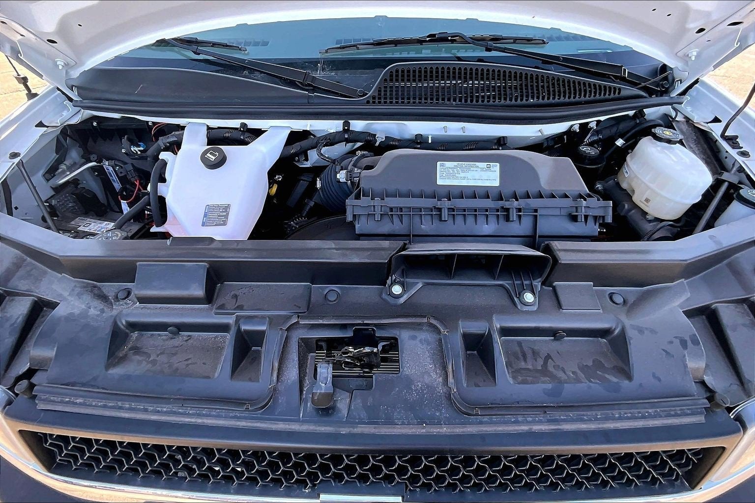 2025 Chevrolet Express Cutaway 3500 1WT