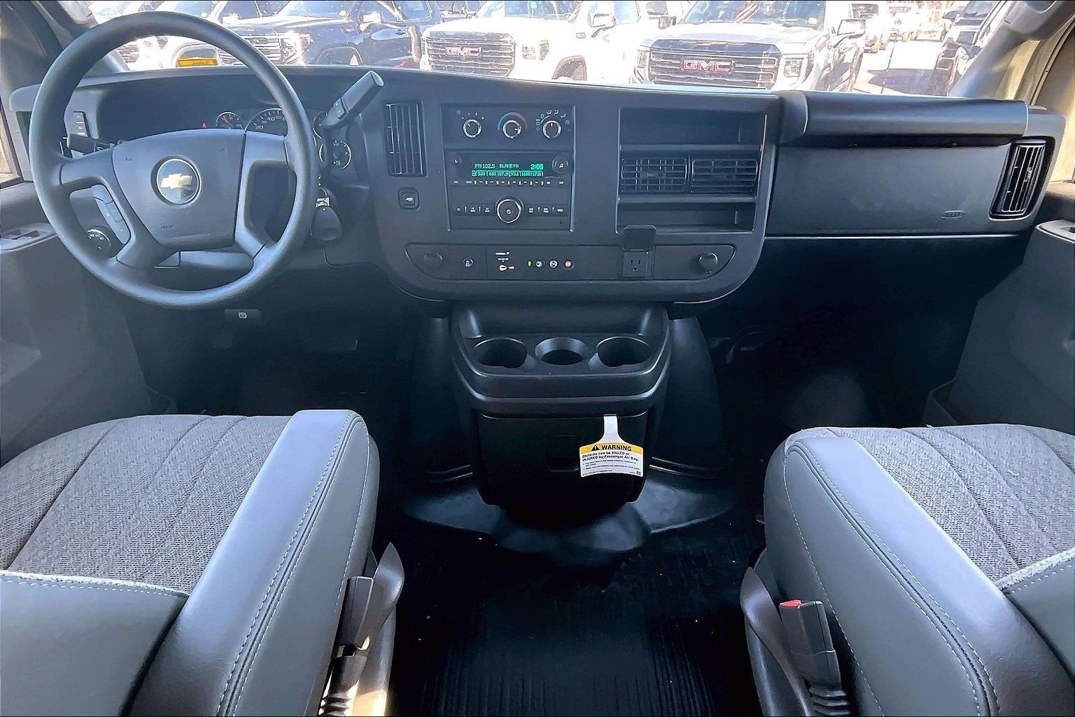 2025 Chevrolet Express Cutaway 3500 1WT